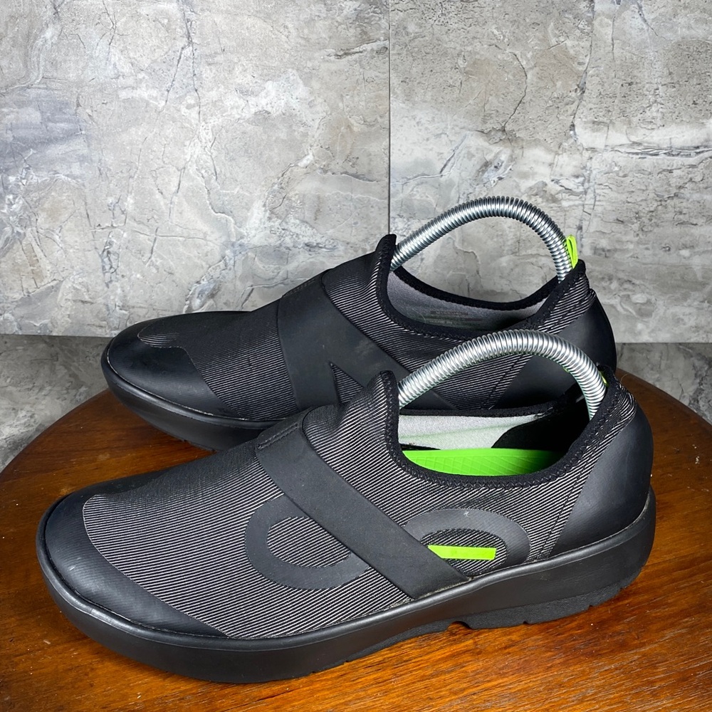 Oofos OOmg eeZe Men’s Size 10 Black Slip On Athletic Shoes